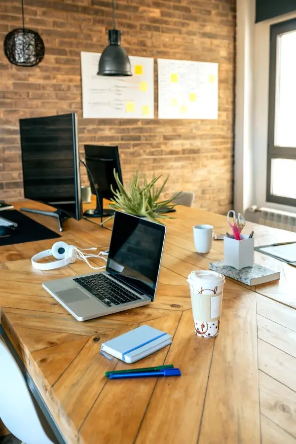 nice desk for local website developers